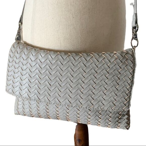 Deux Lux woven look 

cross body bag. Small to medium.‎  clutch. Grey. - Picture 3 of 7
